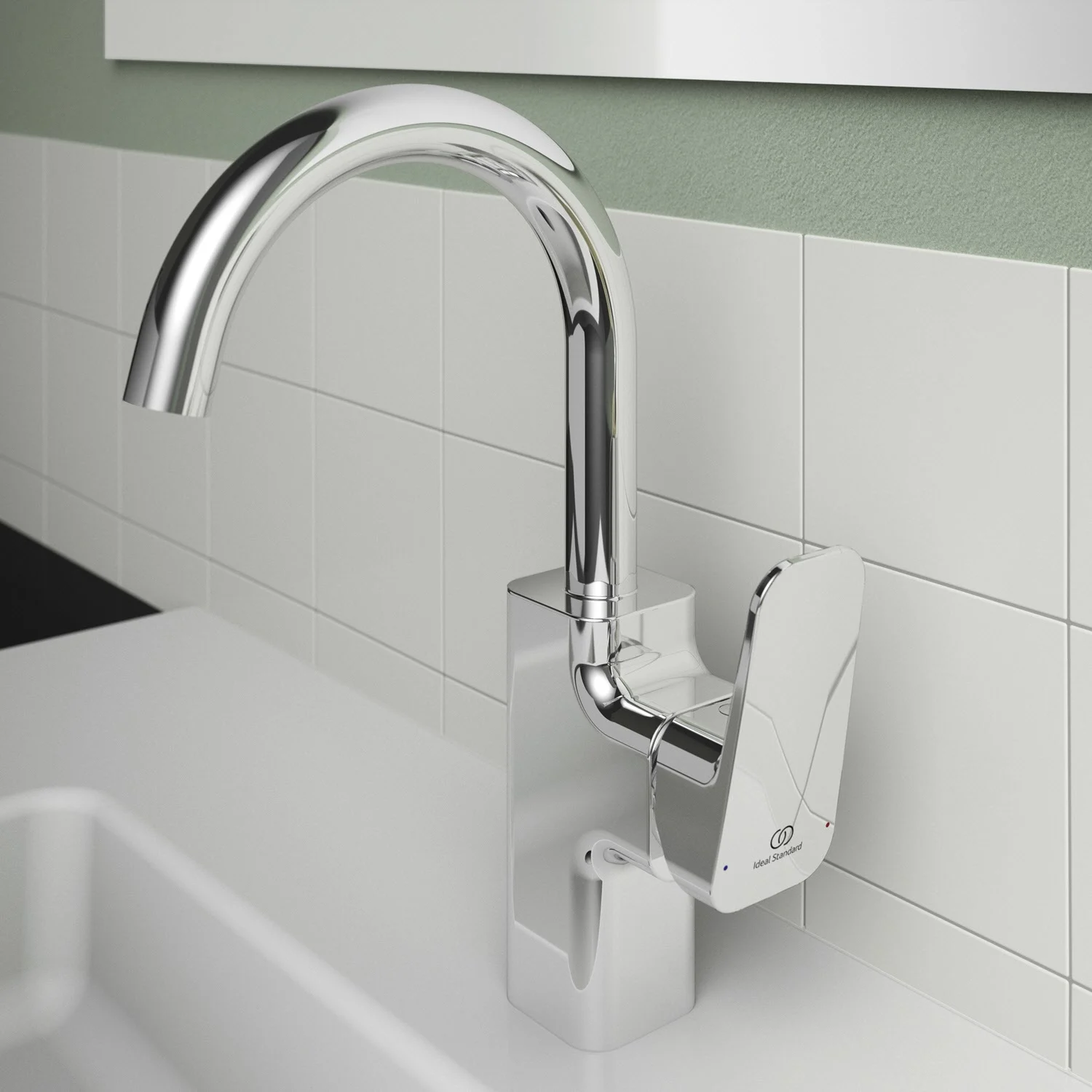 Wysoka chromowana bateria umywalkowa zbliżenie w łazience, Ideal Standard