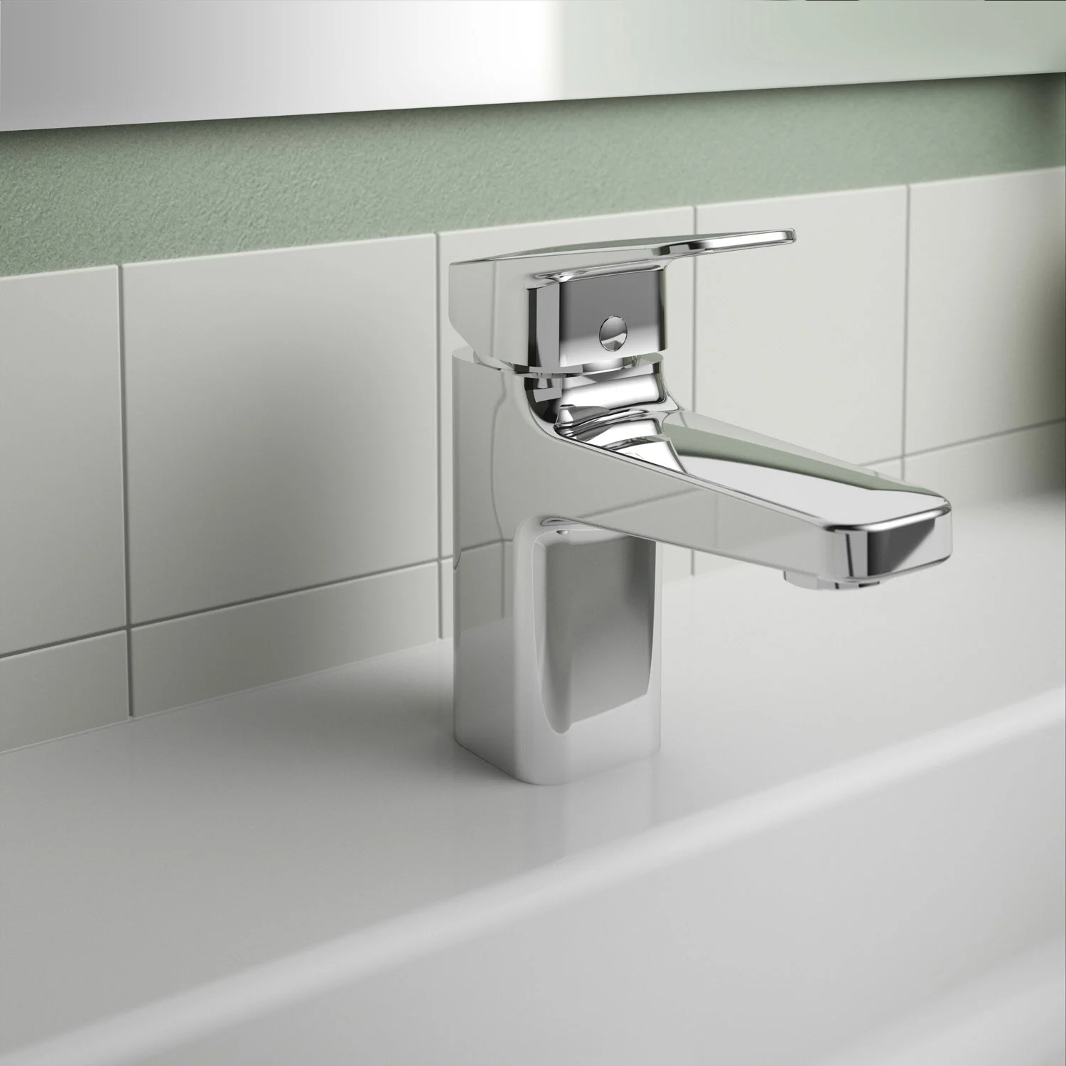 Chromowana bateria umywalkowa z bliska w łazience, Ideal Standard
