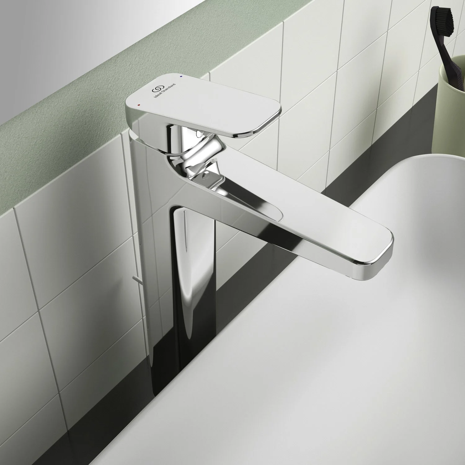 Chromowana bateria umywalkowa zbliżenie nad zlewem, Ideal Standard