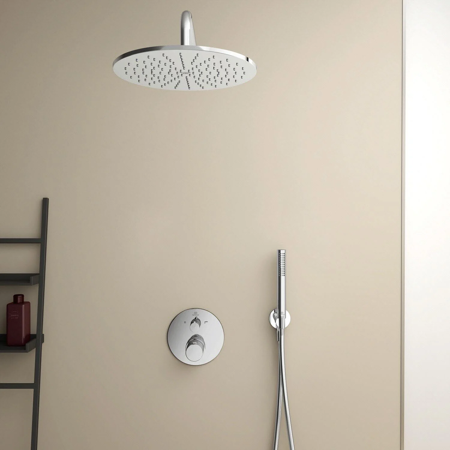 Armatura prysznicowa z deszczownicą w nowoczesnej łazience, Ideal Standard
