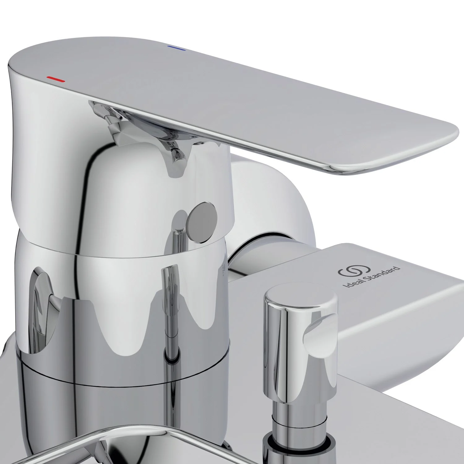 Zbliżenie na chromowaną baterię na białym tle, Ideal Standard