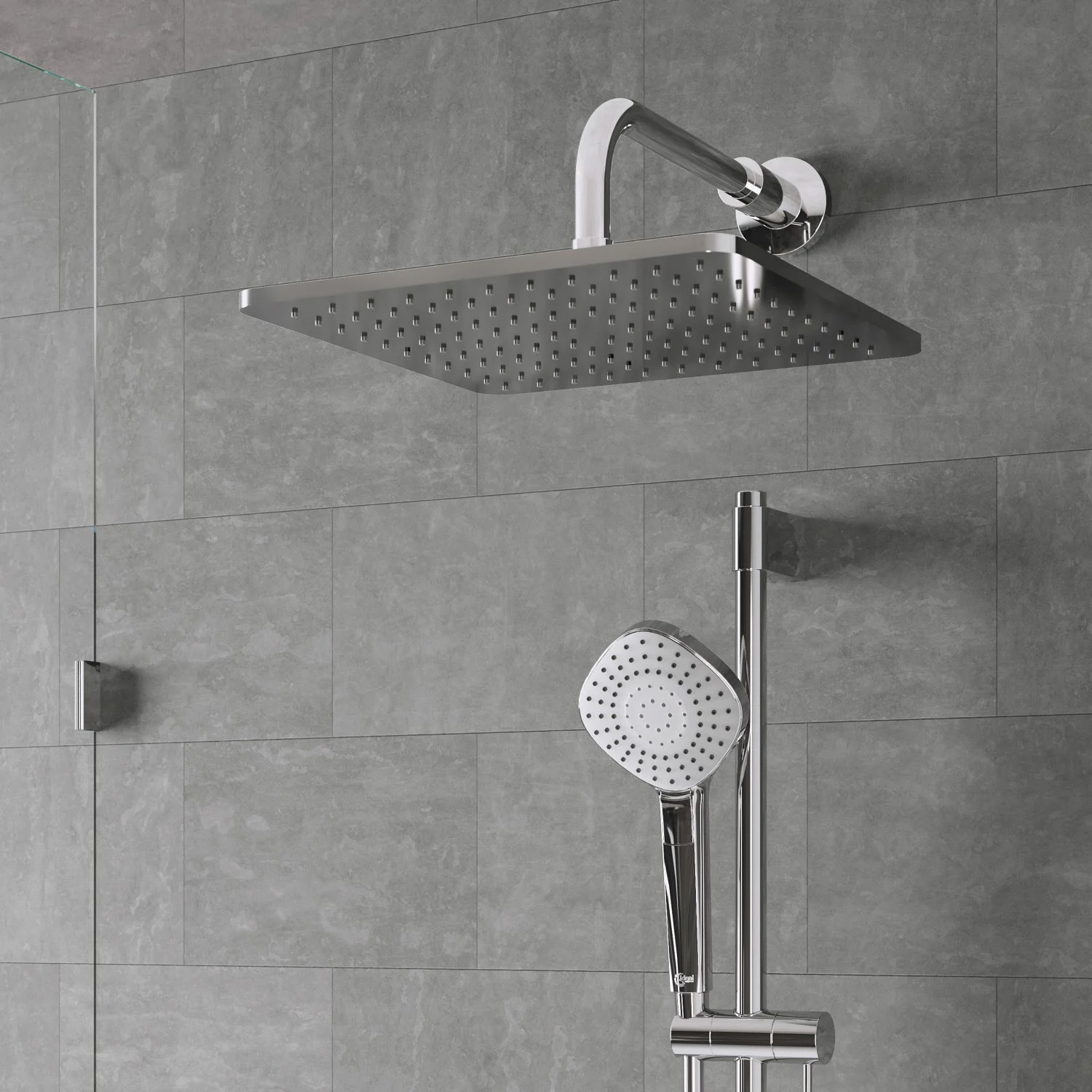 Chromowana głowica prysznicowa w łazience, Ideal Standard