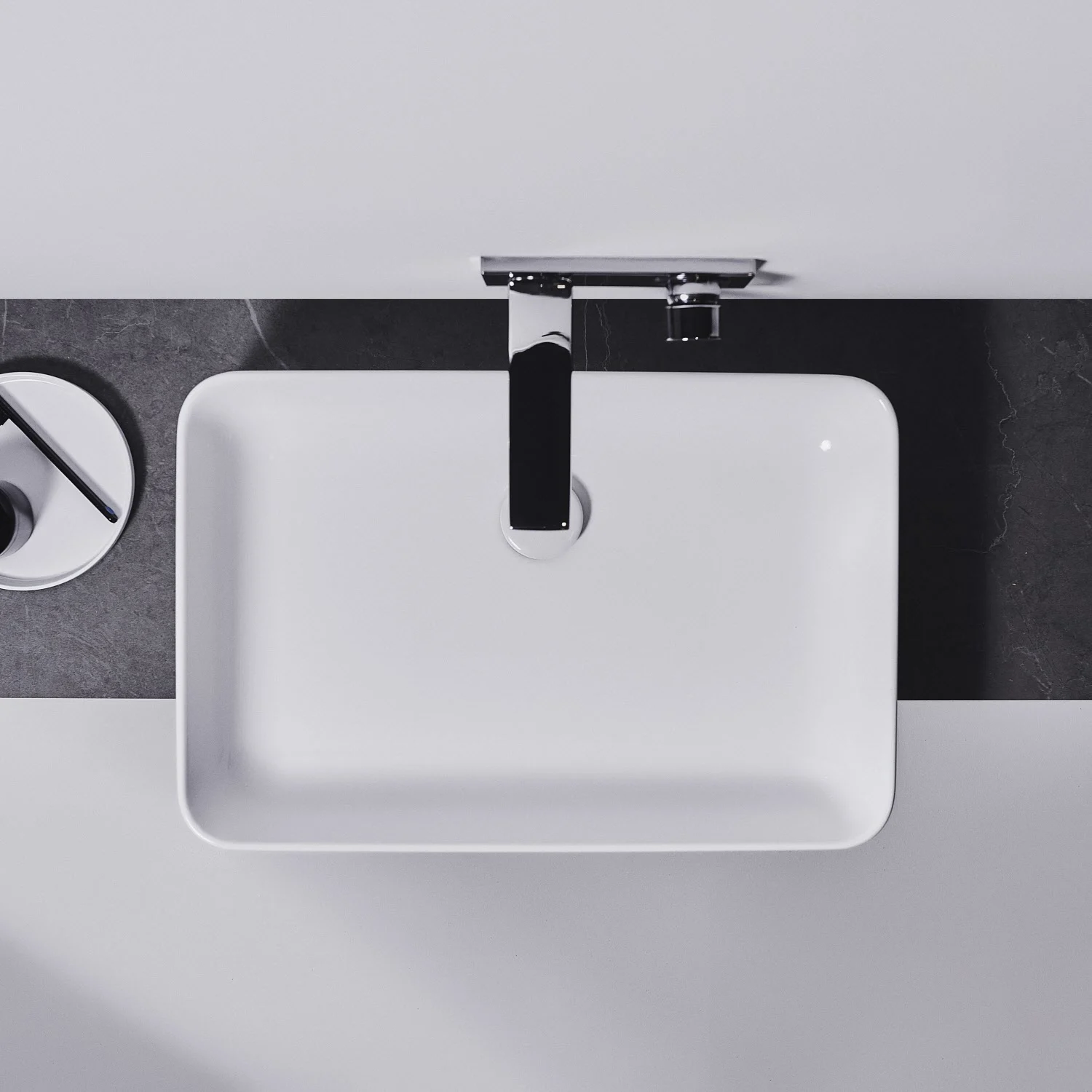 Biała umywalka z baterią widziana z góry, Ideal Standard