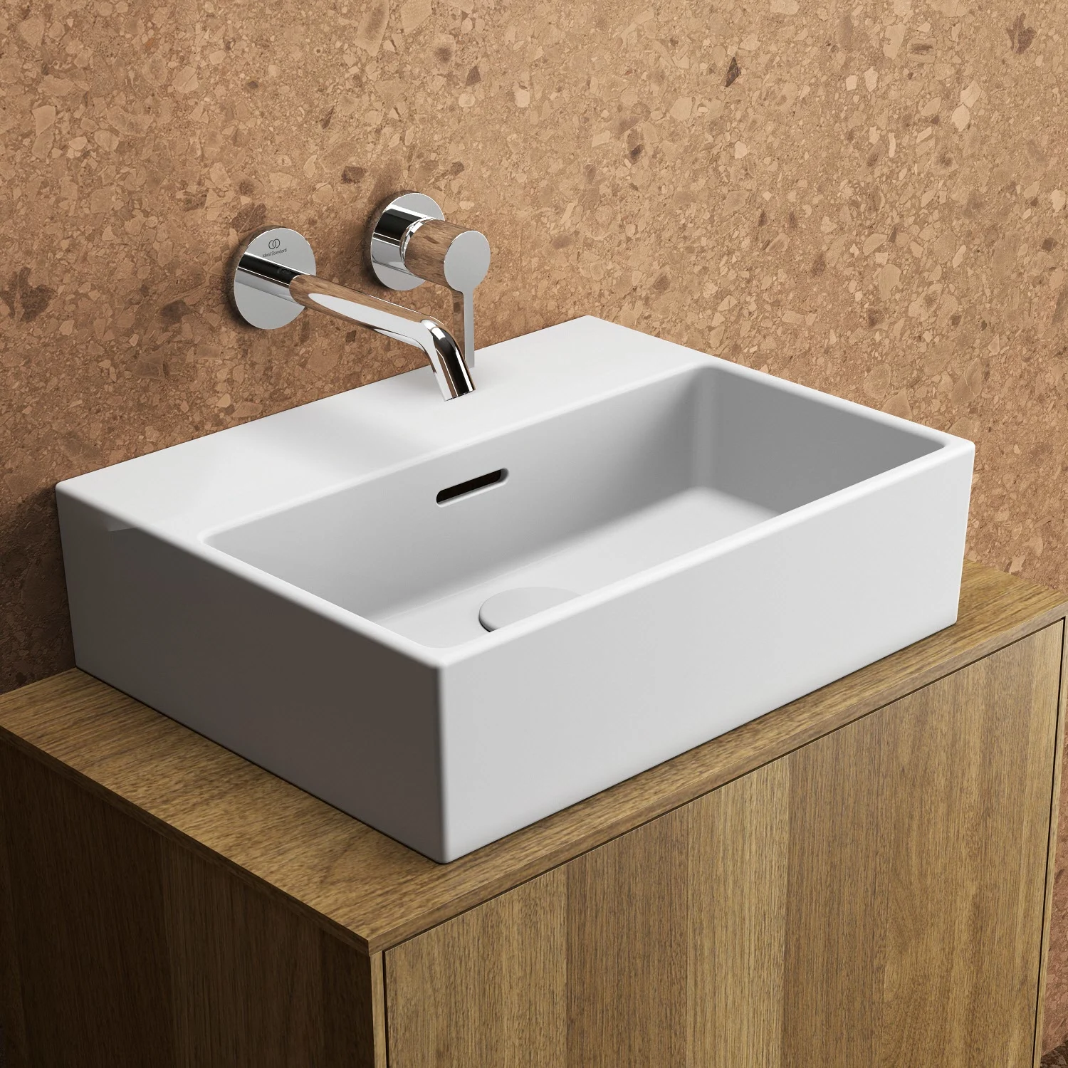 Biała umywalka z baterią ścienną na drewnianej szafce, Ideal Standard