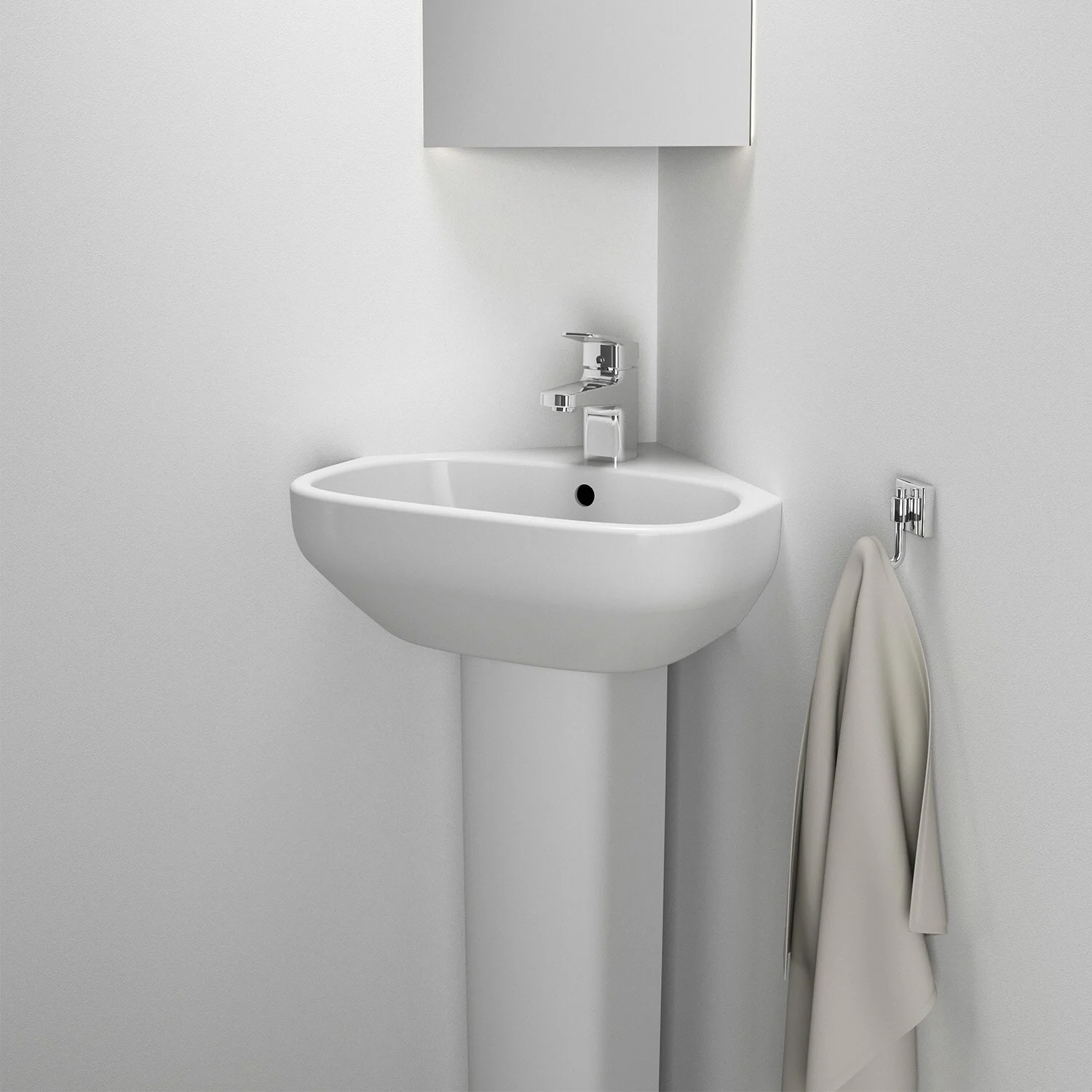 Umywalka narożna w małej łazience, Ideal Standard