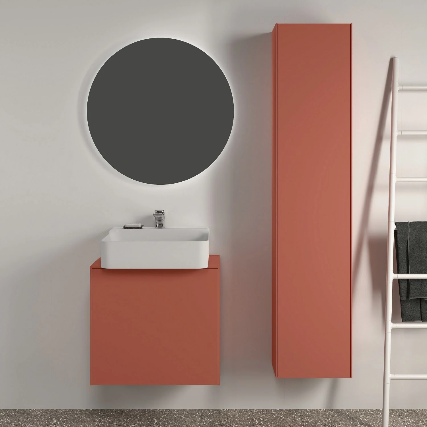 Łazienka z czerwoną wysoką szafką i umywalką, Ideal Standard