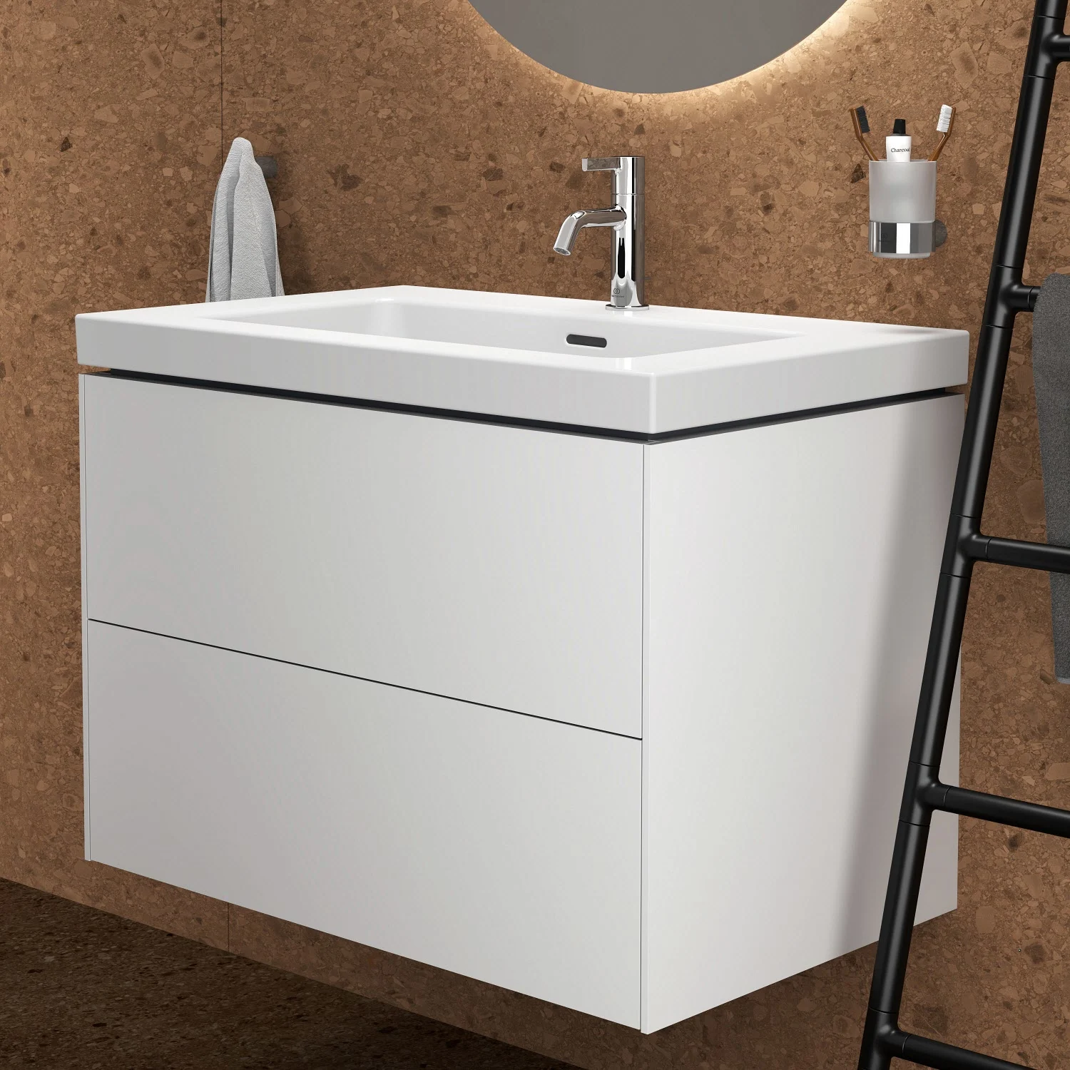 Biała szafka pod umywalkę w łazience, Ideal Standard