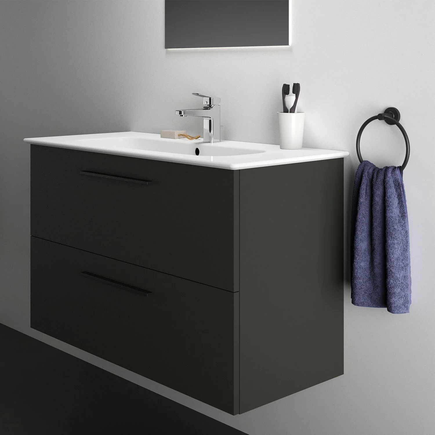 Szara umywalka z lustrem w łazience, Ideal Standard