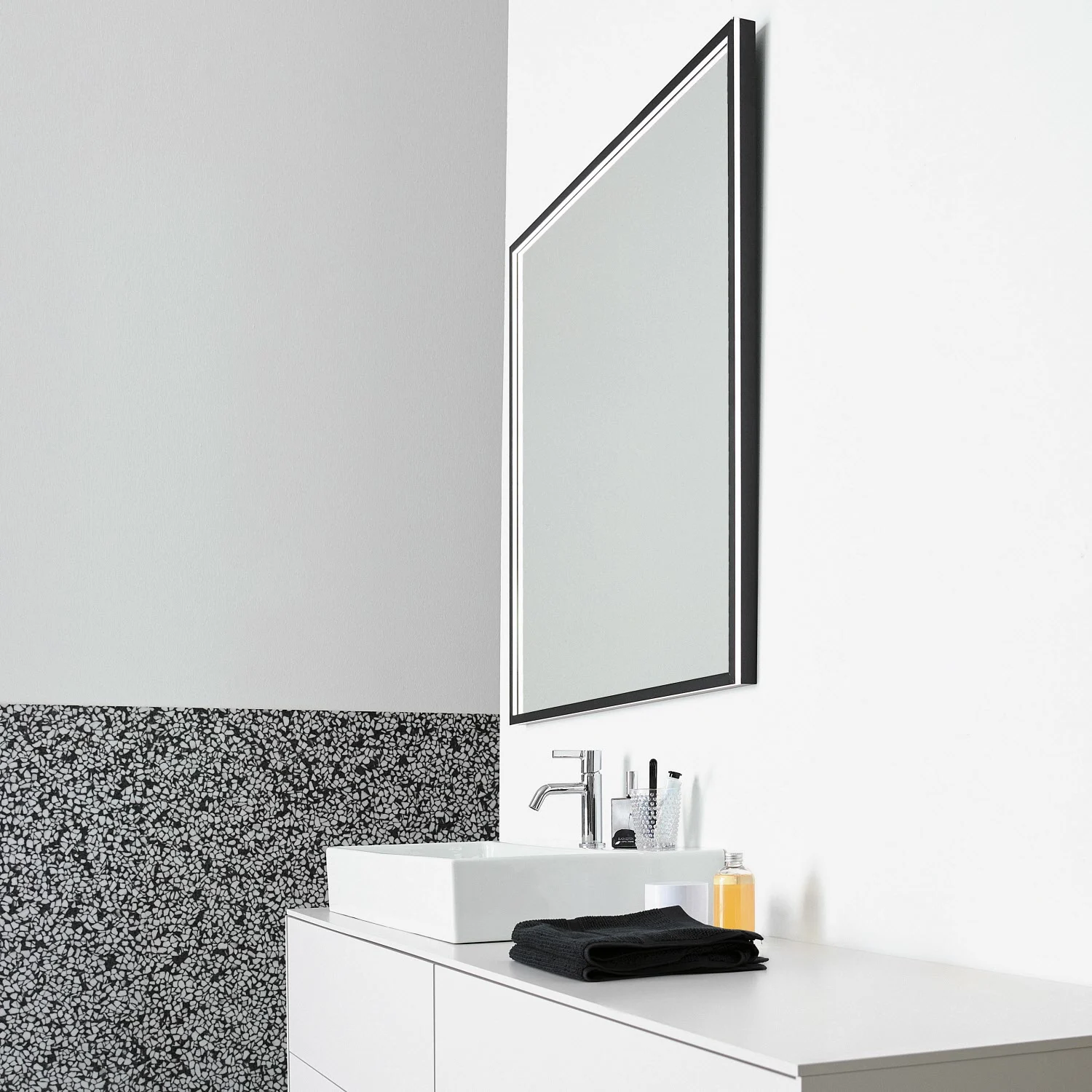 Ideal Standard Badspiegel Conca quadratisch 100 cm mit Beleuchtung und schwarzem Rahmen Bild 10