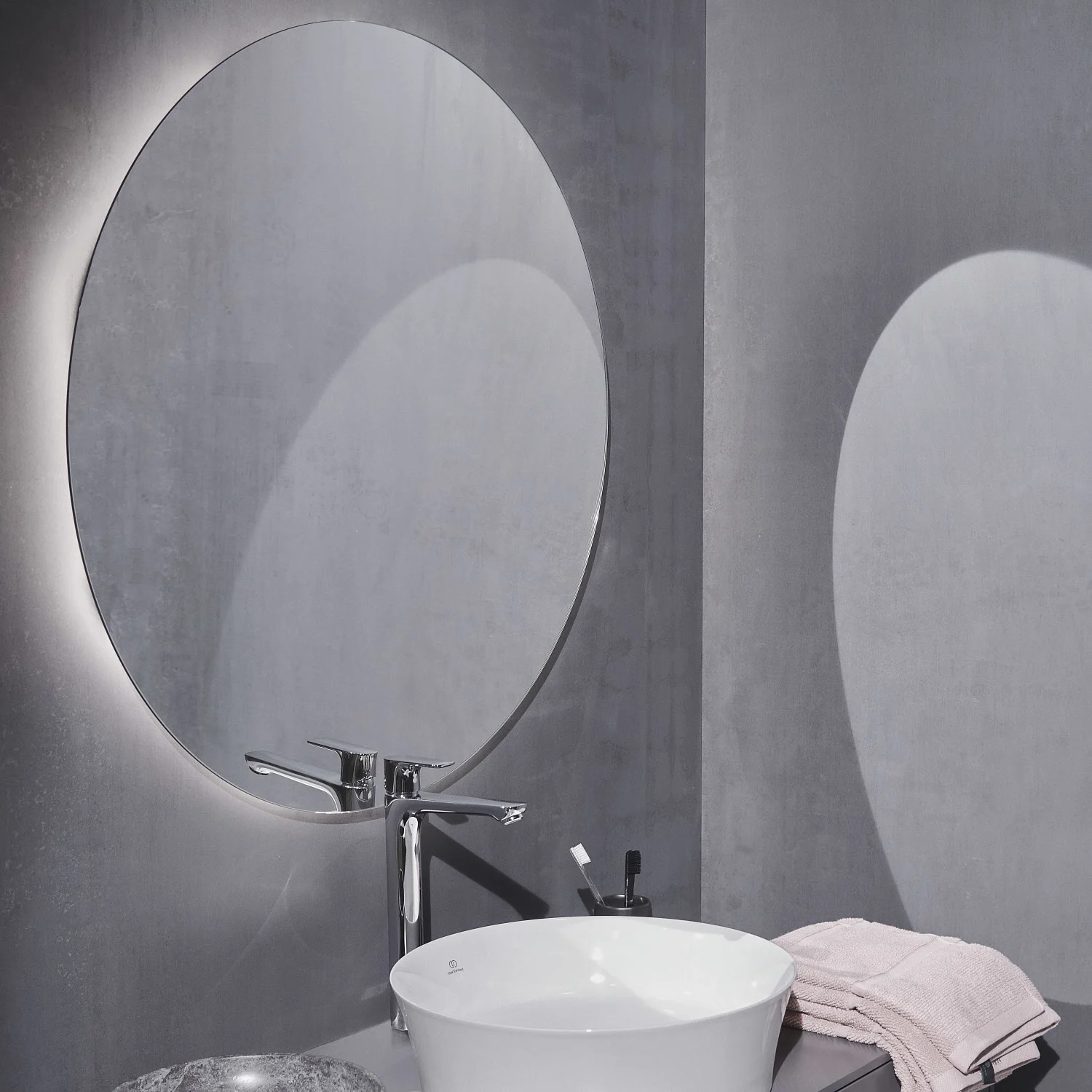 Ideal Standard Conca Badspiegel rund 80 cm mit Ambientebeleuchtung in Aluminium-Optik Bild 3