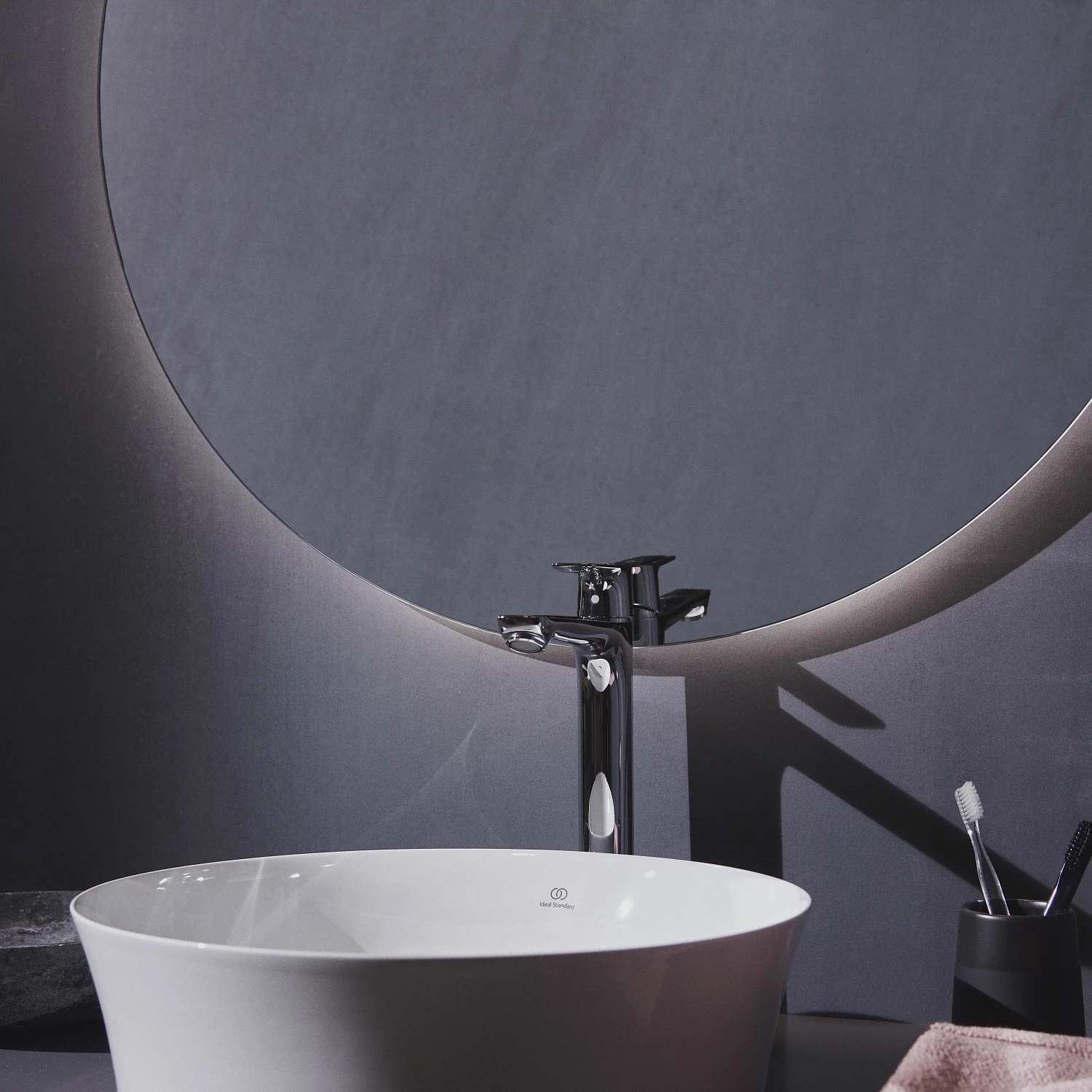 Ideal Standard Conca Badspiegel rund 80 cm mit Ambientebeleuchtung in Aluminium-Optik Bild 6