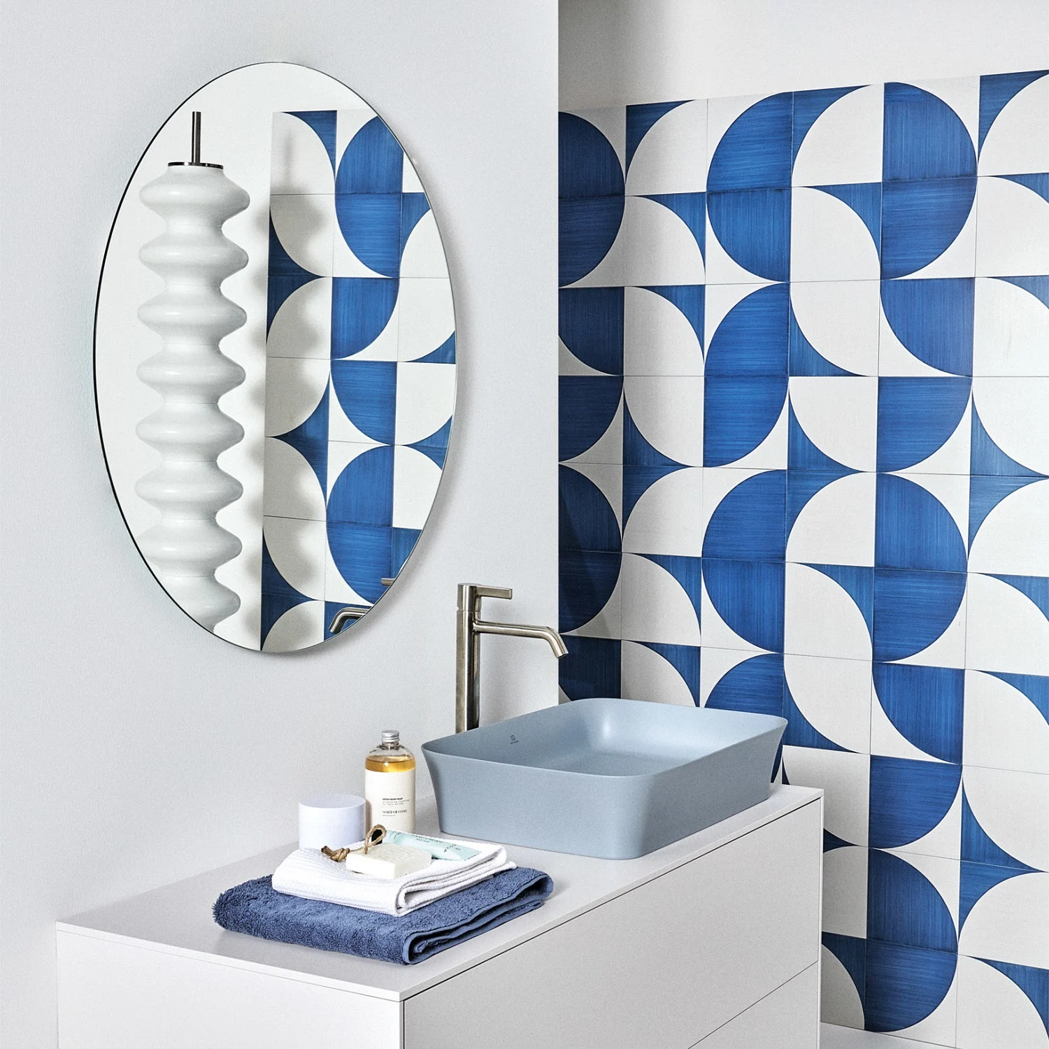 Ideal Standard Conca Badspiegel rund 80 cm mit Ambientebeleuchtung in Aluminium-Optik Bild 7