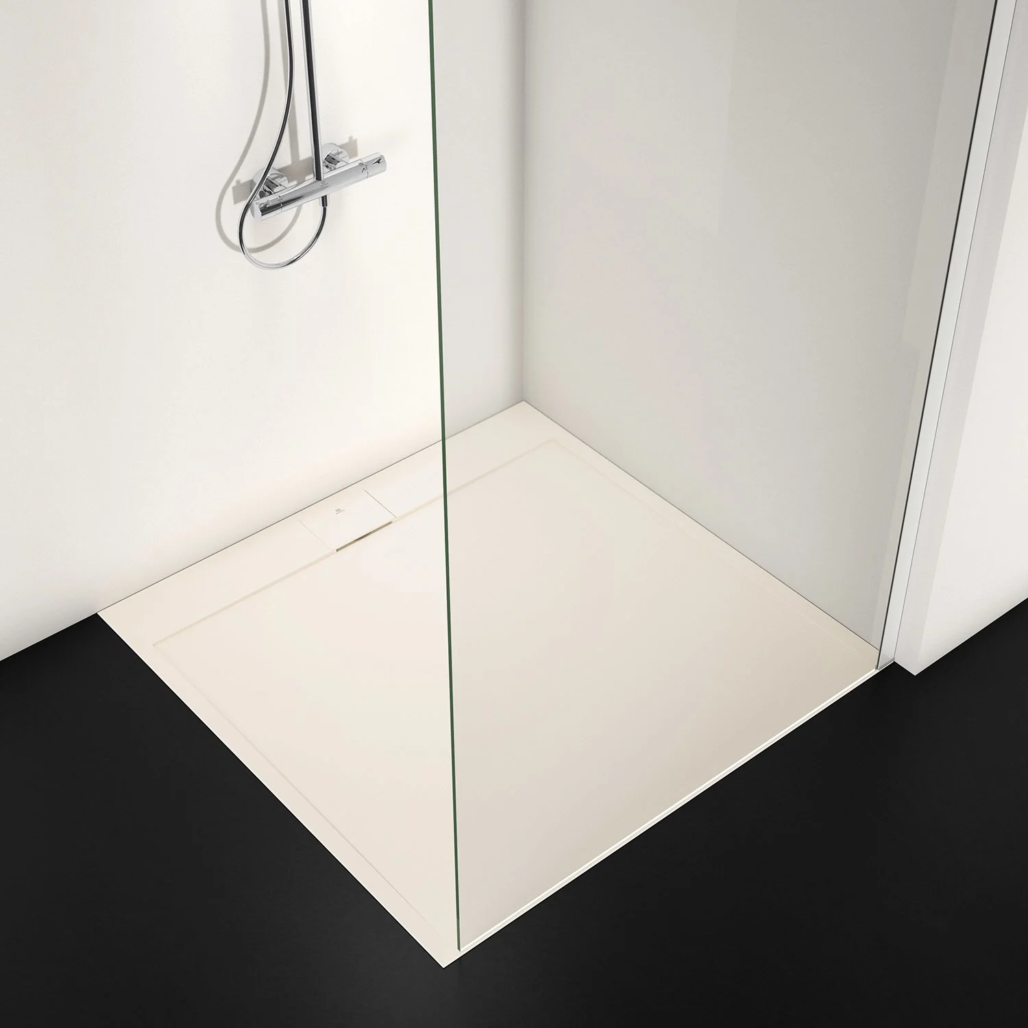 Beżowa brodzik w nowoczesnej łazience, Ideal Standard