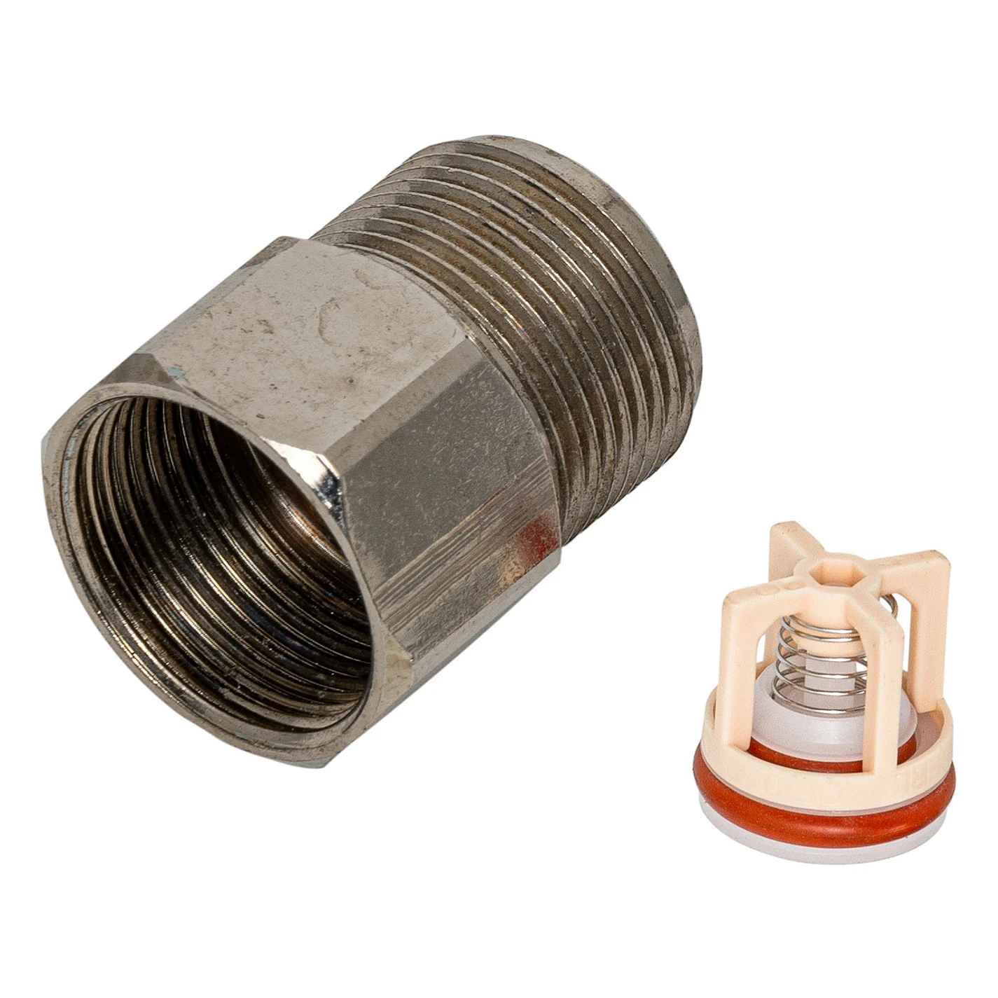 Metalowy adapter z plastikowym zaworem w zbliżeniu, Ideal Standard