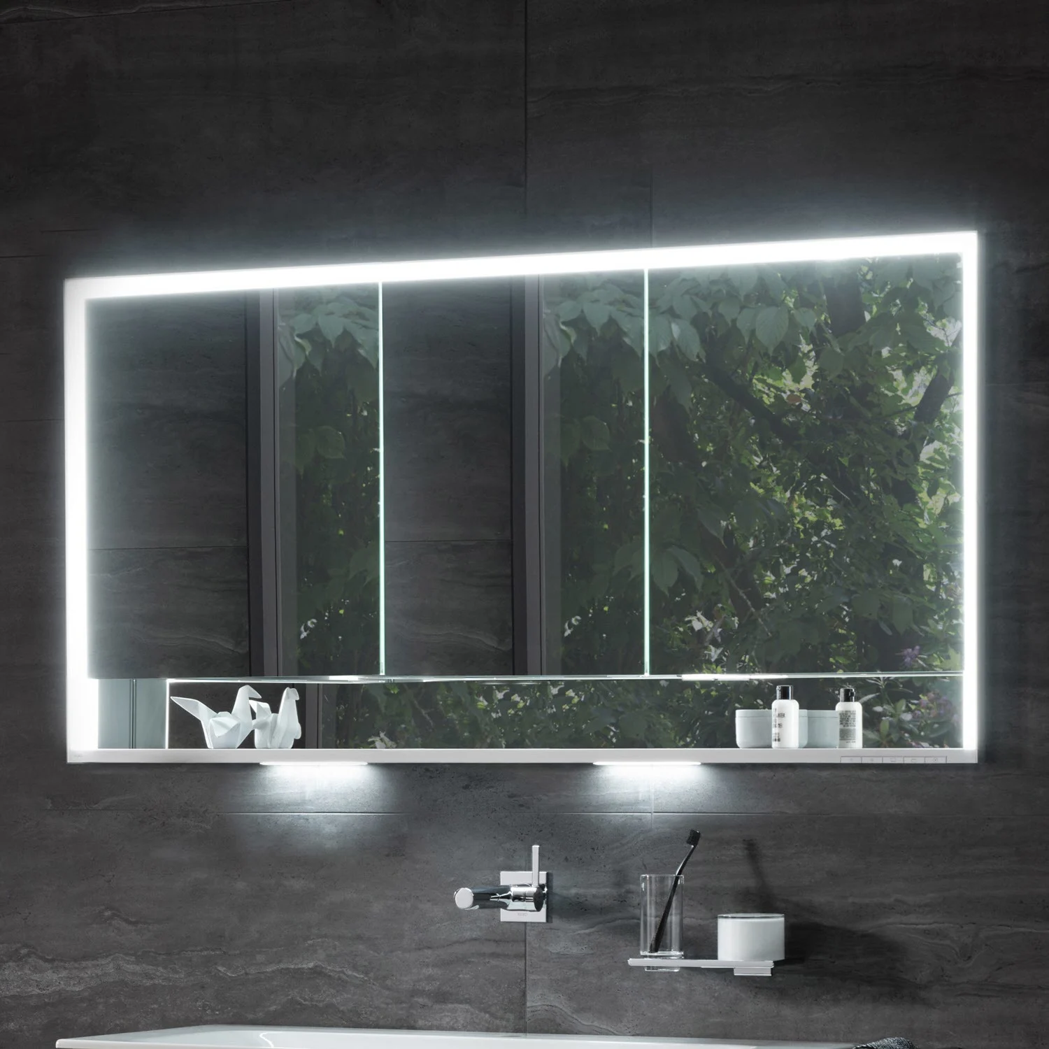 Keuco Royal Lumos Aufputz-Spiegelschrank 120 x 73,5 cm mit LED-Beleuchtung, 3 Türen