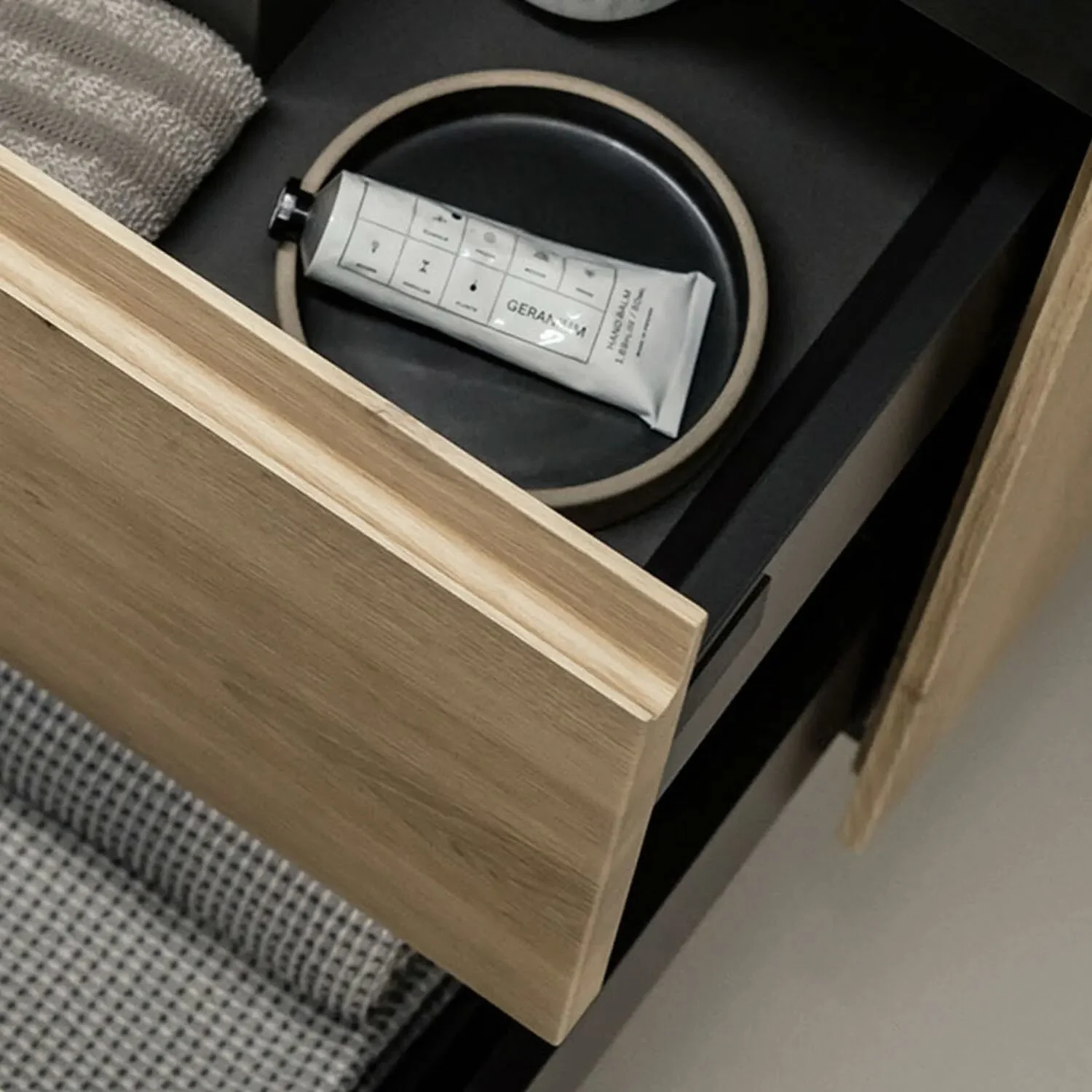 LAUFEN LANI Waschtischunterschrank 80 cm mit 2 Auszügen Bild 2