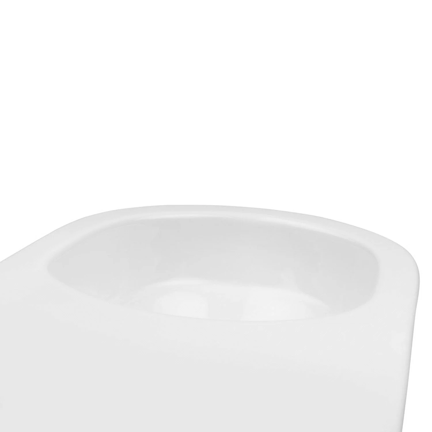 Zbliżenie na białą miskę WC, Oltens