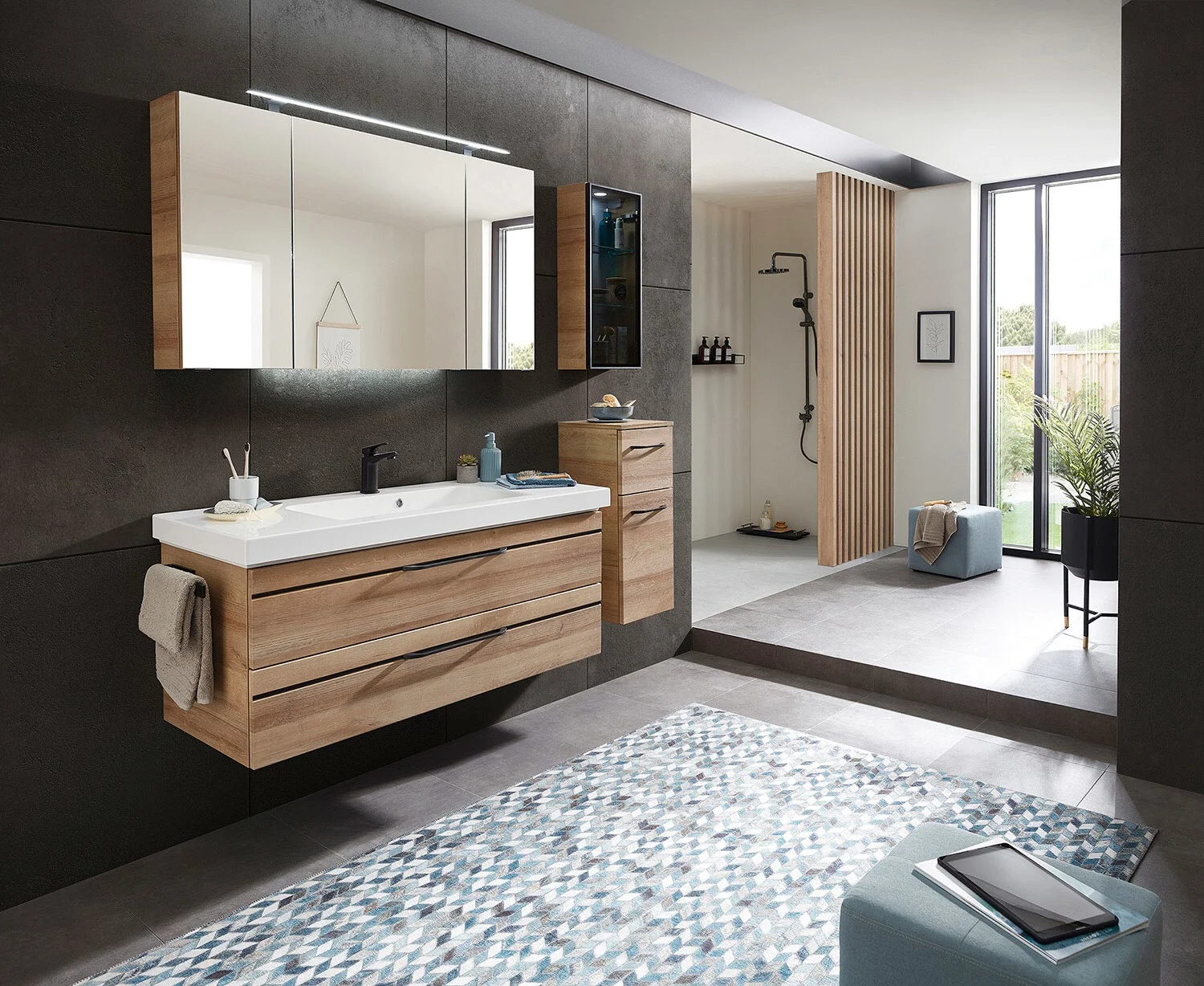 Pelipal Balto Waschtischkombination mit Mineralmarmorwaschtisch 123 cm, Griff V2 und Spiegelschrank Bild 6