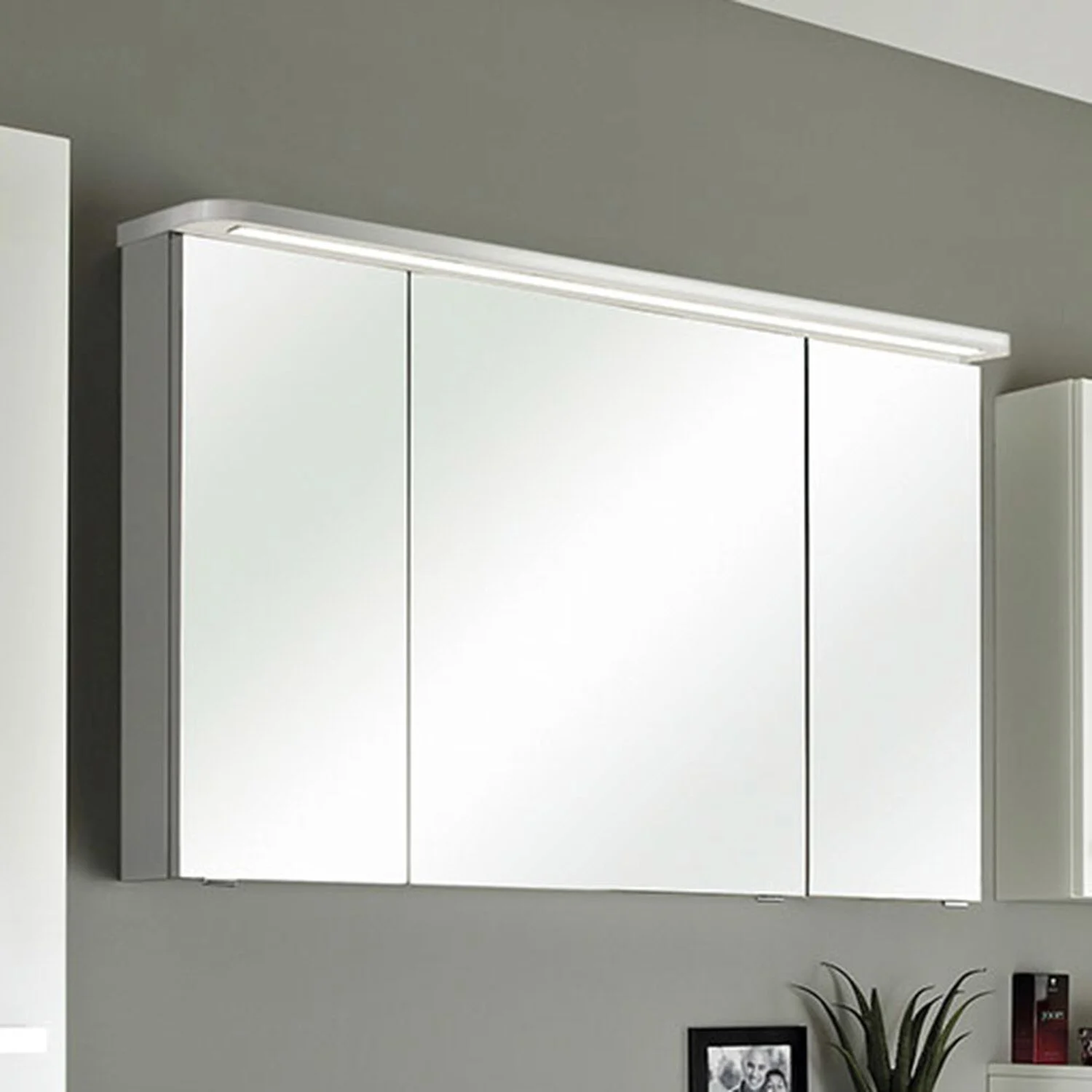 Pelipal Serie 4005 Spiegelschrank 120 cm mit LED-Beleuchtung im Kranz