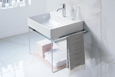 Metallkonsolen und Glaseinleger