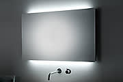 Spiegel mit LED-Raumbeleuchtung