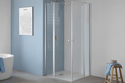 Eckdusche mit Pendeltür und Festelement