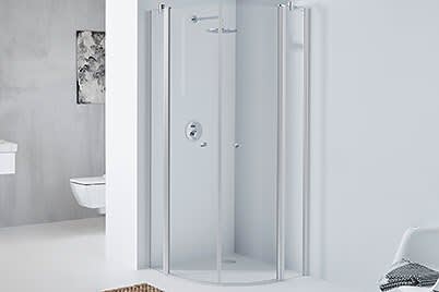 Viertelkreisdusche mit Pendeltür und Festelement