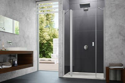 Schwingtür mit festem Segment und Nebenteil