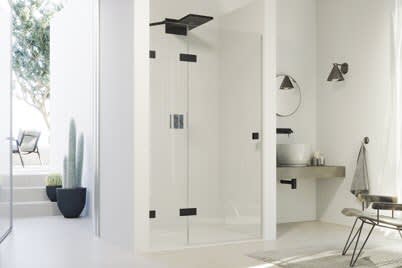 Schwingtür mit festem Segment in Nische