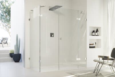 Schwingtür mit festem Segment mit Nebenteil und Seitenwand