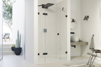 Schwingtür mit festem Segment und Nebenteil in Nische