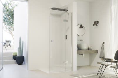 Schwingtür mit festem Segment für Seitenwand und Nische