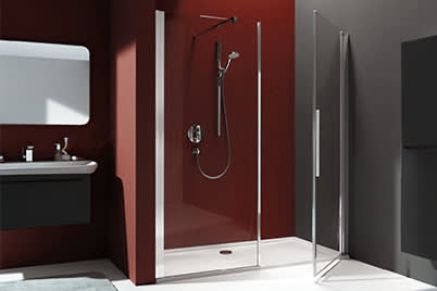 Pendeltüren für Nische mit Trennwand in Flucht