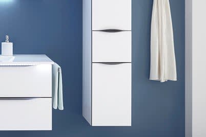 Seitenschränke mit Griffleiste