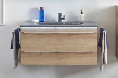 Waschtischunterschränke mit Stangengriff