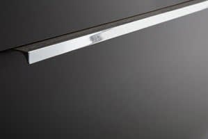 Mittelschränke mit Griffleiste chrom Nr. 329