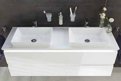 Mineralgussplatten mit Aufsatzwaschtischen