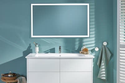 Waschtischunterschrank mit Waschtisch und Spiegel