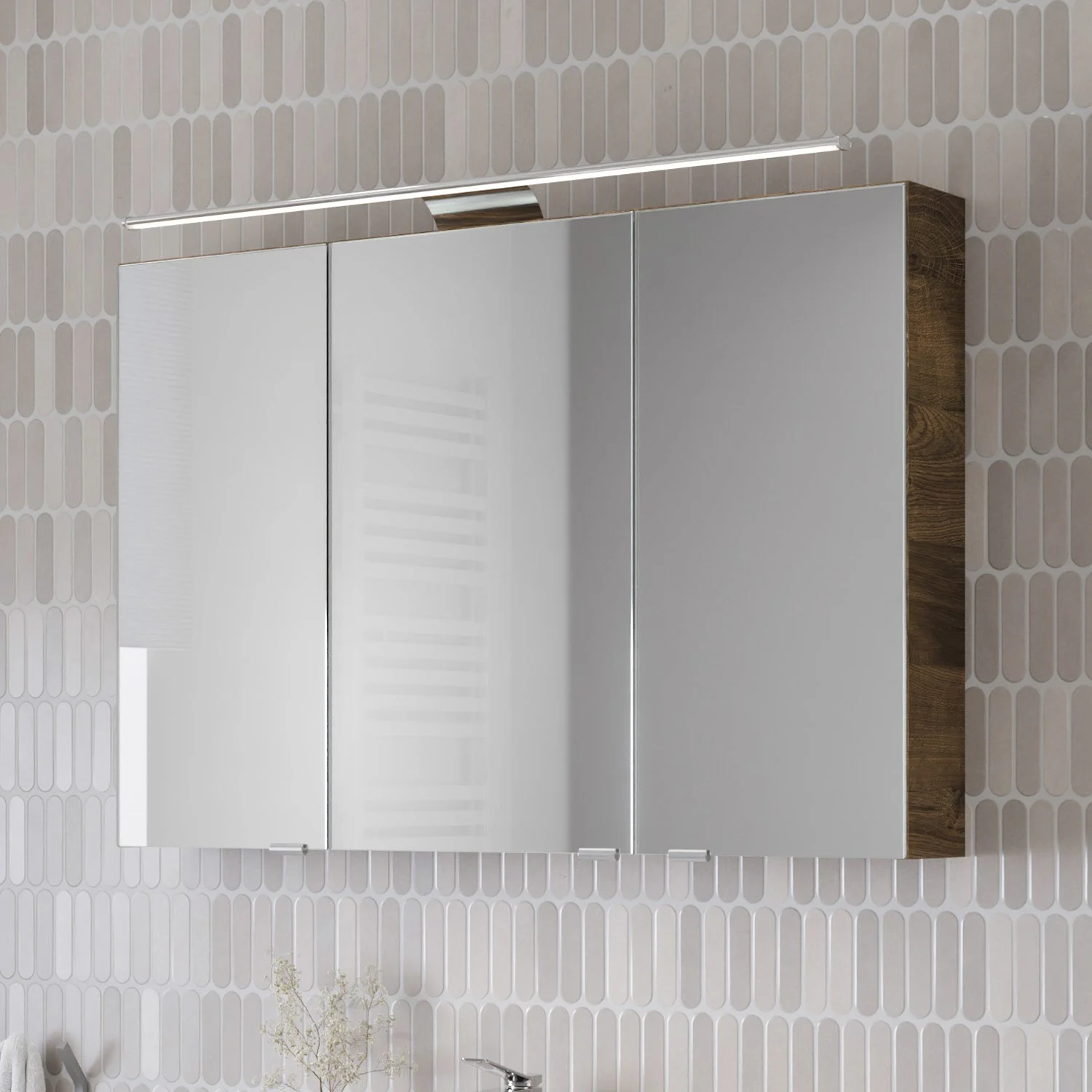 Steinkamp Living 2.0 Spiegelschrank 100 cm mit 3 Türen und LED-Aufsatzleuchte