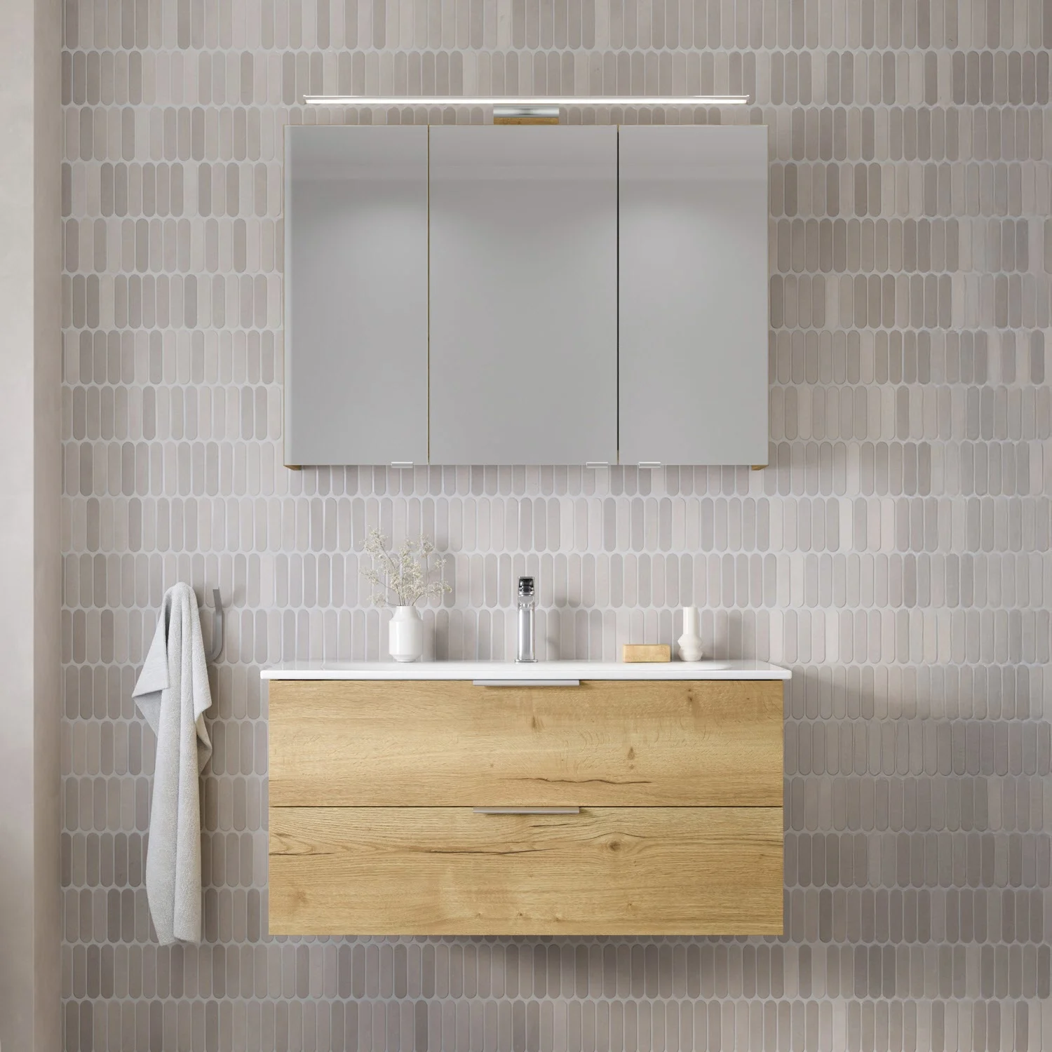 Steinkamp Living 2.0 Spiegelschrank 100 cm mit 3 Türen und LED-Aufsatzleuchte Bild 5