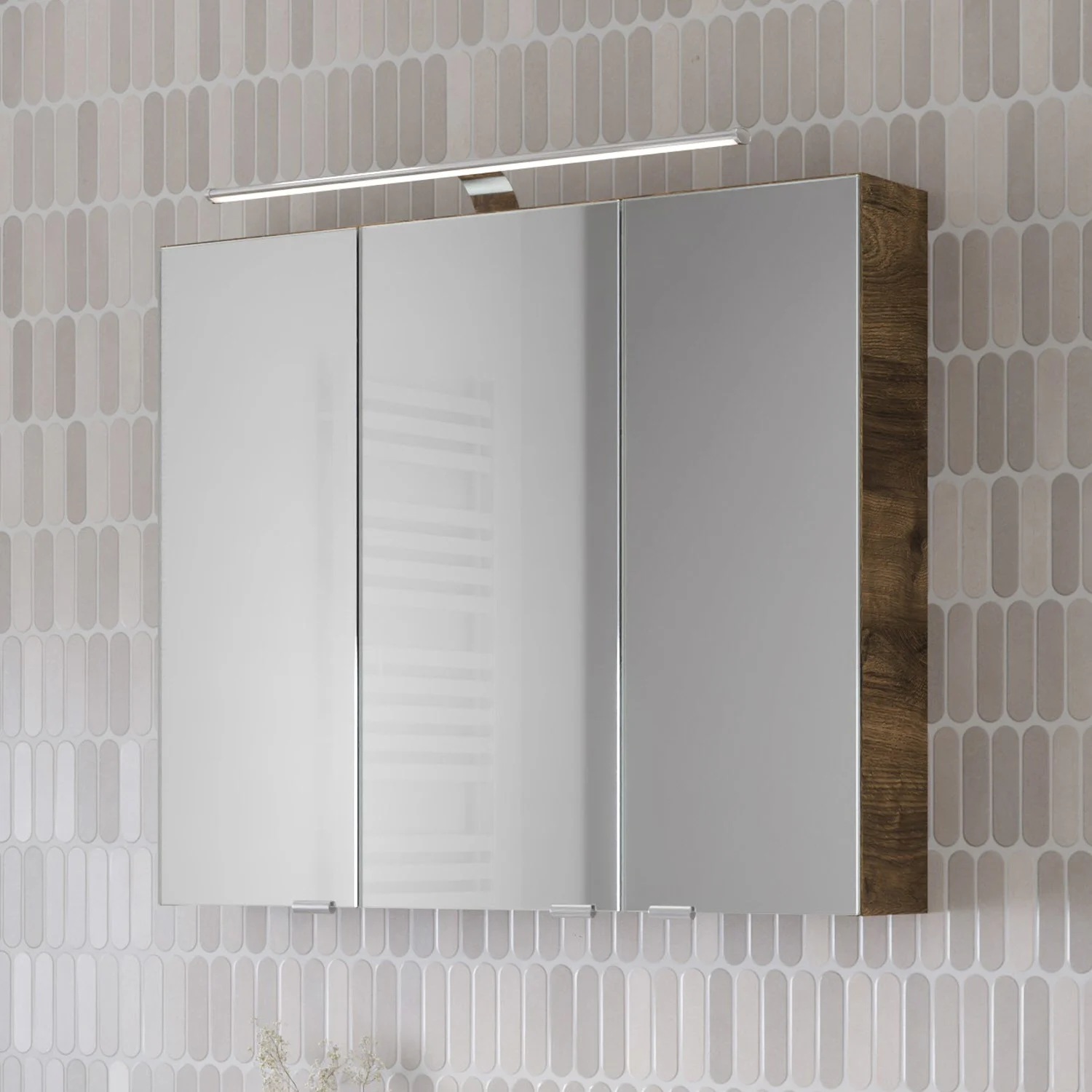 Steinkamp Living 2.0 Spiegelschrank 80 cm mit 3 Türen und LED-Aufsatzleuchte