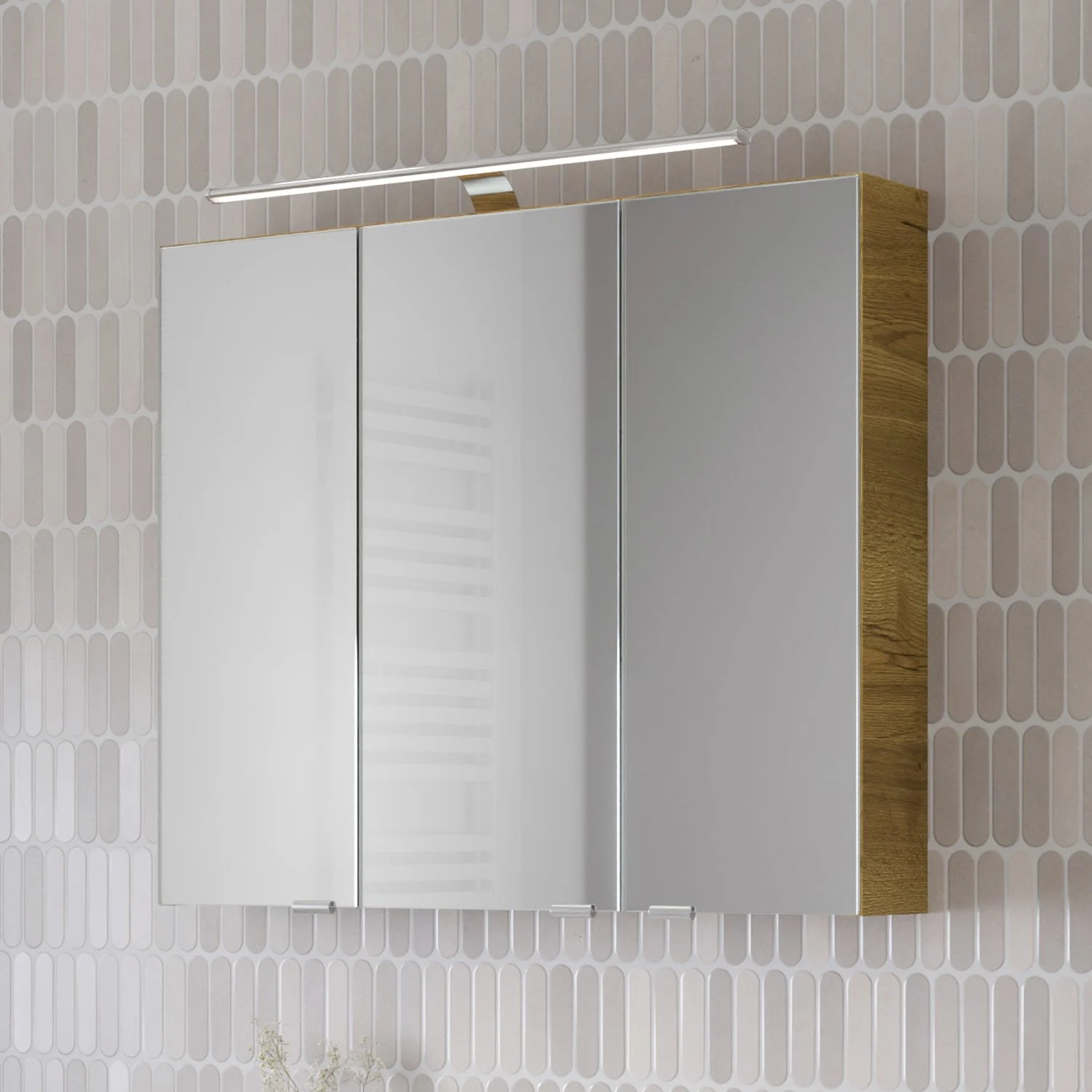 Steinkamp Living 2.0 Spiegelschrank 80 cm mit 3 Türen und LED-Aufsatzleuchte