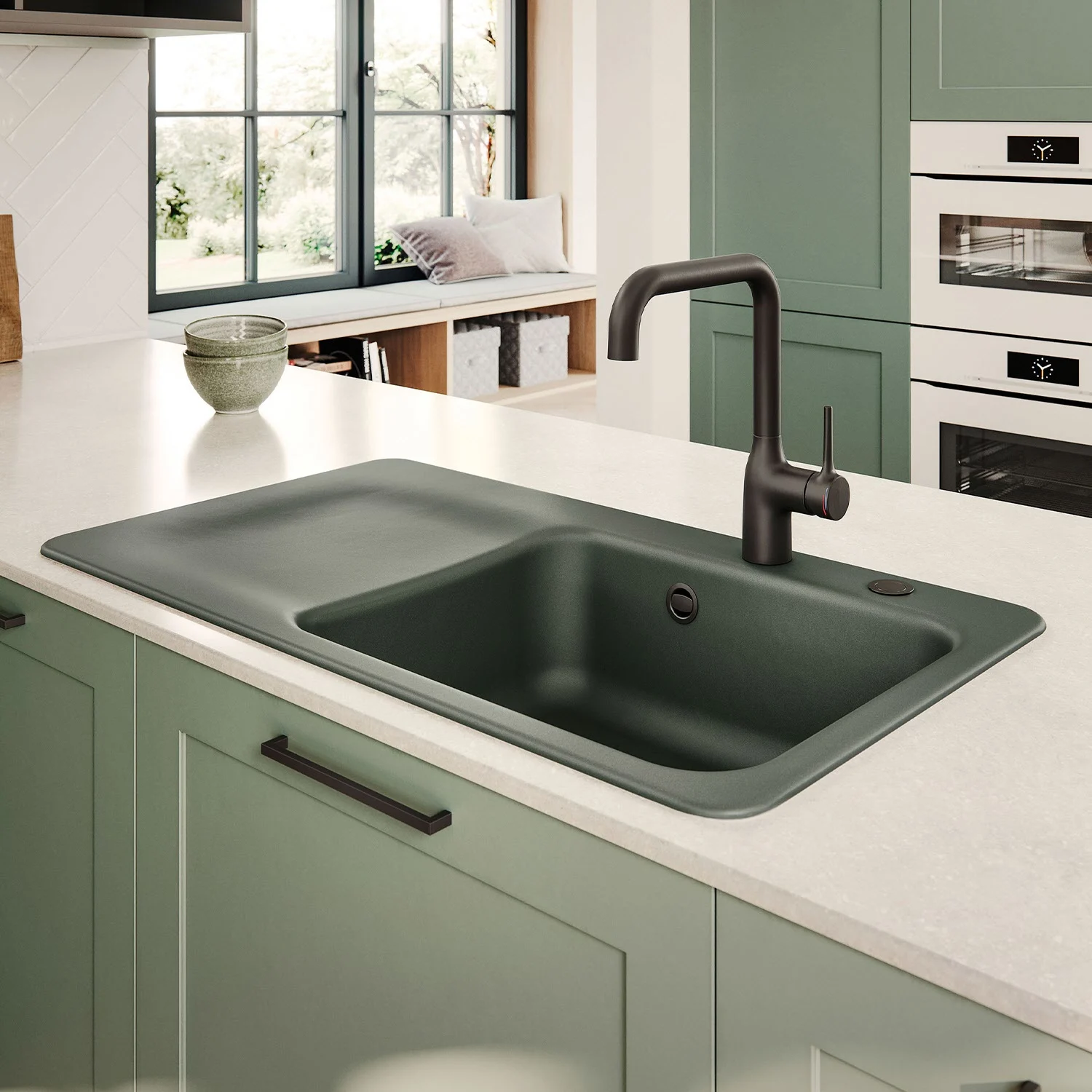 Zlew ceramiczny zainstalowany w zielonej kuchni, Systemceram