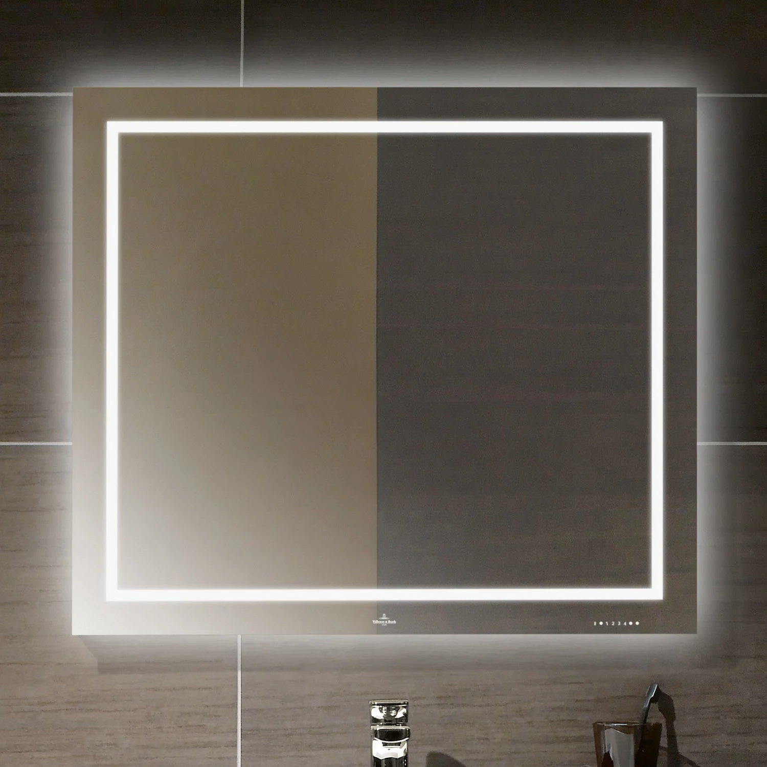 Villeroy & Boch Finion Badspiegel 80 x 75 cm mit LED- und Wandbeleuchtung