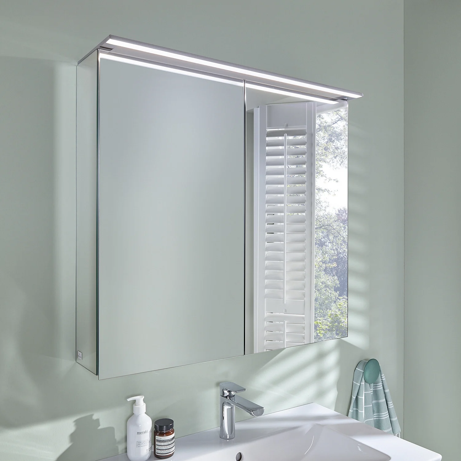 Villeroy & Boch Finero Vorbau-Spiegelschrank mit Beleuchtung 80,7 x 75,8 cm