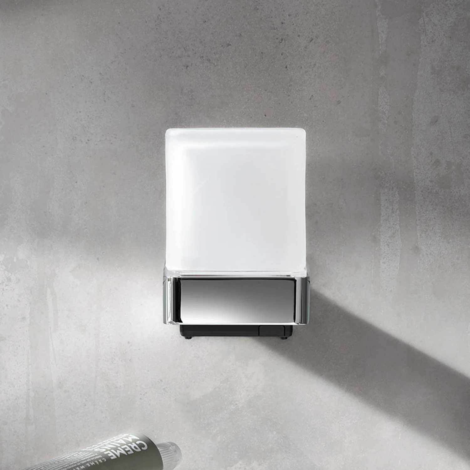 Emco Loft Sensor-Seifenspender mit Stülpbecher aus satiniertem Kristallglas