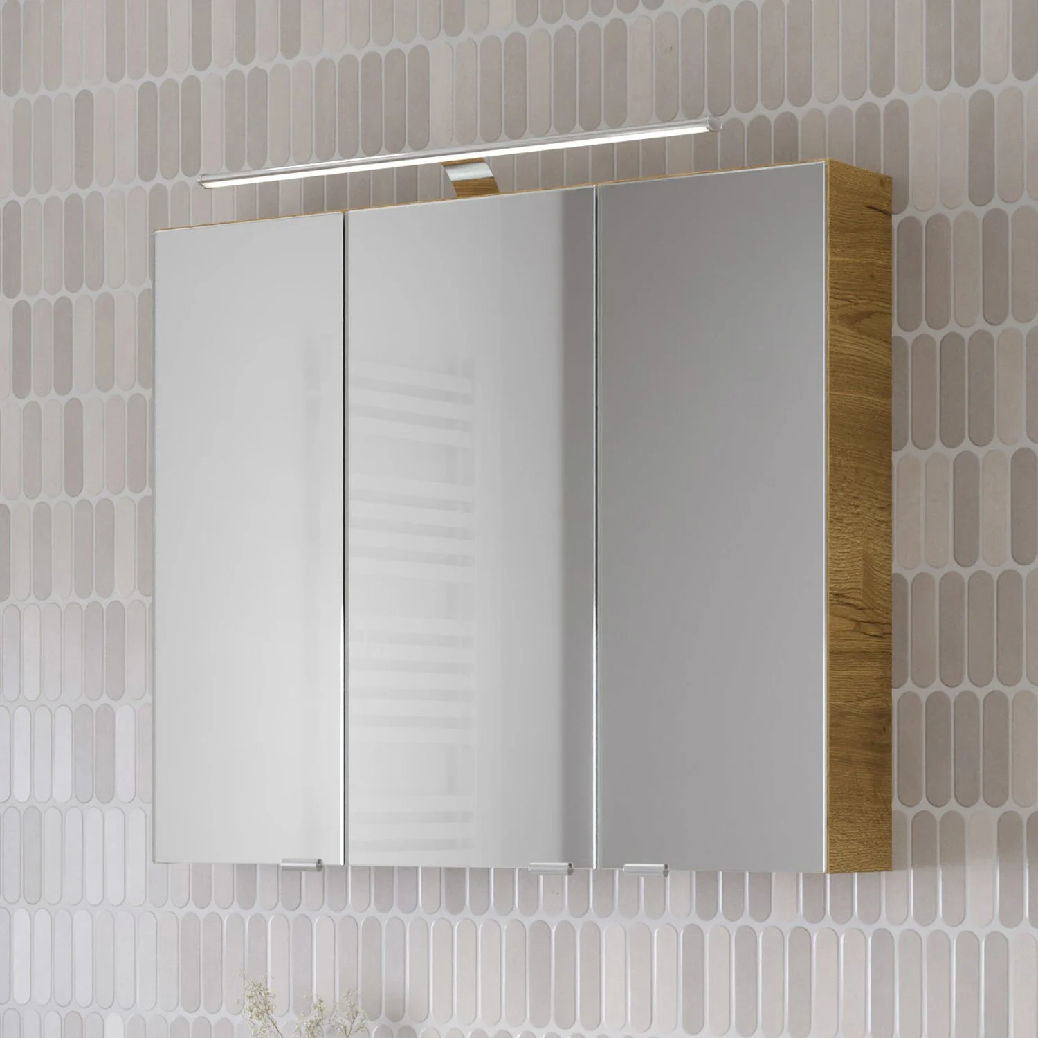 Steinkamp Living 2.0 Spiegelschrank 80 cm mit 3 Drehtüren, inkl. LED-Aufsatzleuchte