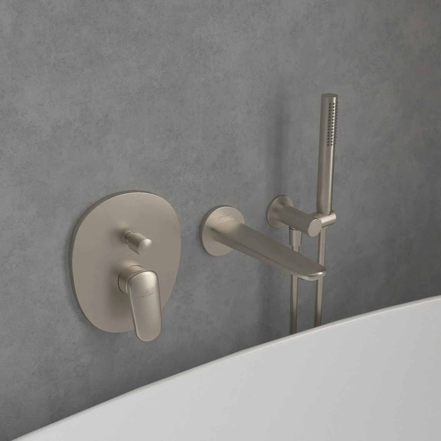 Niklowana bateria na ścianie nad wanną, Villeroy & Boch