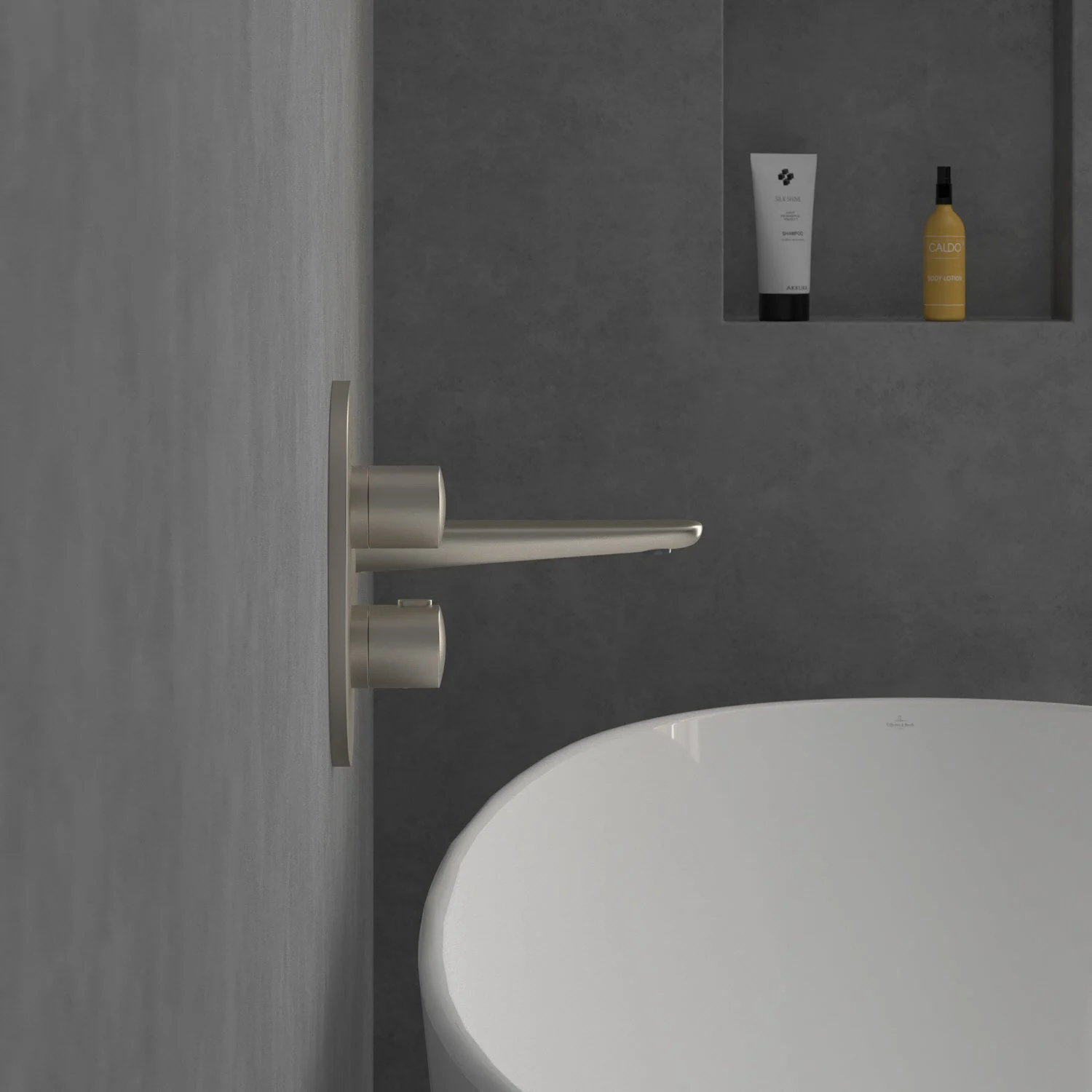 Niklowana bateria obok wanny zbliżenie, Villeroy & Boch