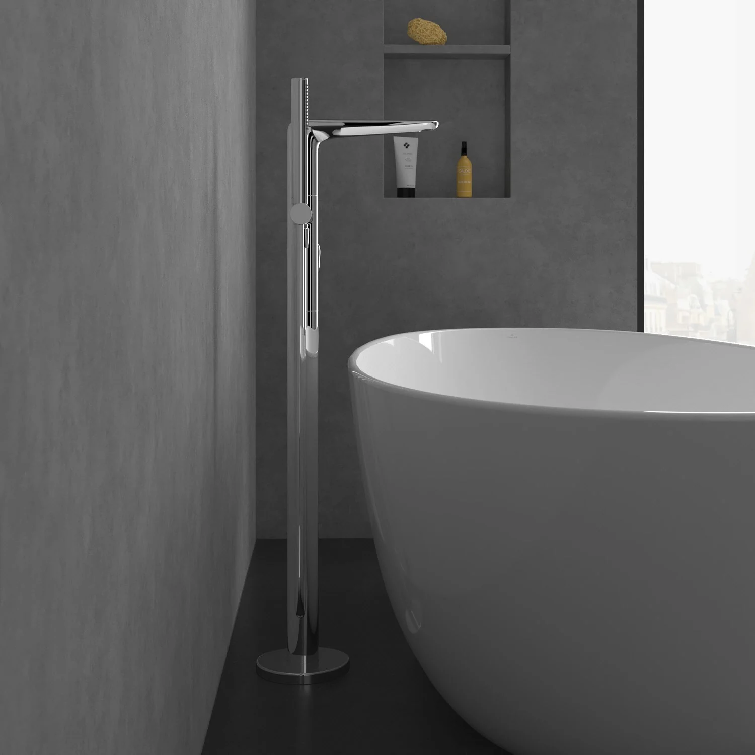Chromowana bateria stojąca obok wolnostojącej wanny, Villeroy & Boch
